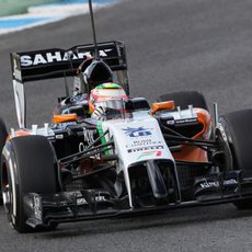 Sergio Pérez pilota su nuevo Force India VJM07