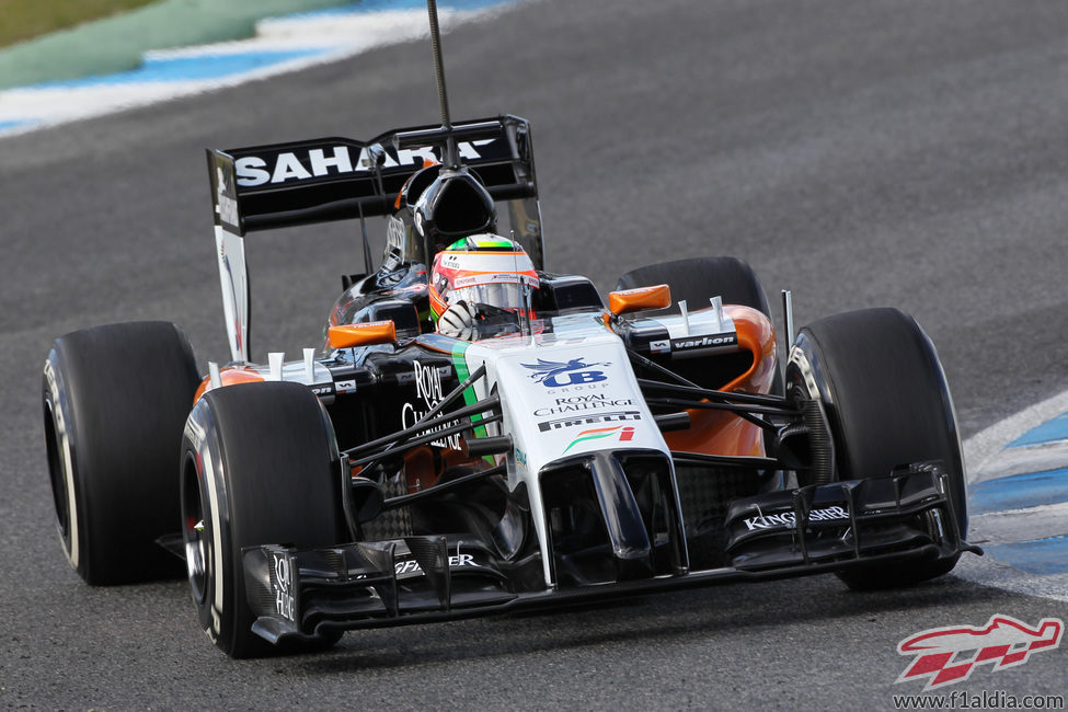 Sergio Pérez pilota su nuevo Force India VJM07