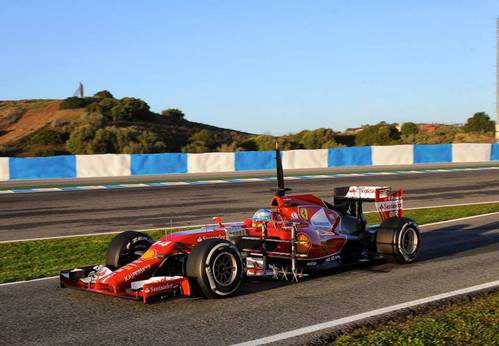 Fernando Alonso se estrena con el F14-T