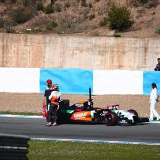 Nico Hülkenberg se queda parado en la pista