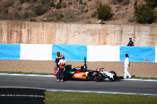 Nico Hülkenberg se queda parado en la pista