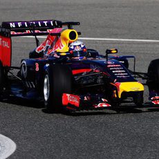 Daniel Ricciardo rueda con el RB10