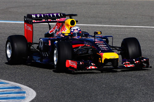 Daniel Ricciardo rueda con el RB10