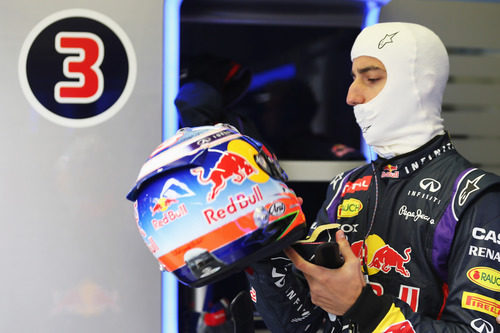 Daniel Ricciardo y su casco
