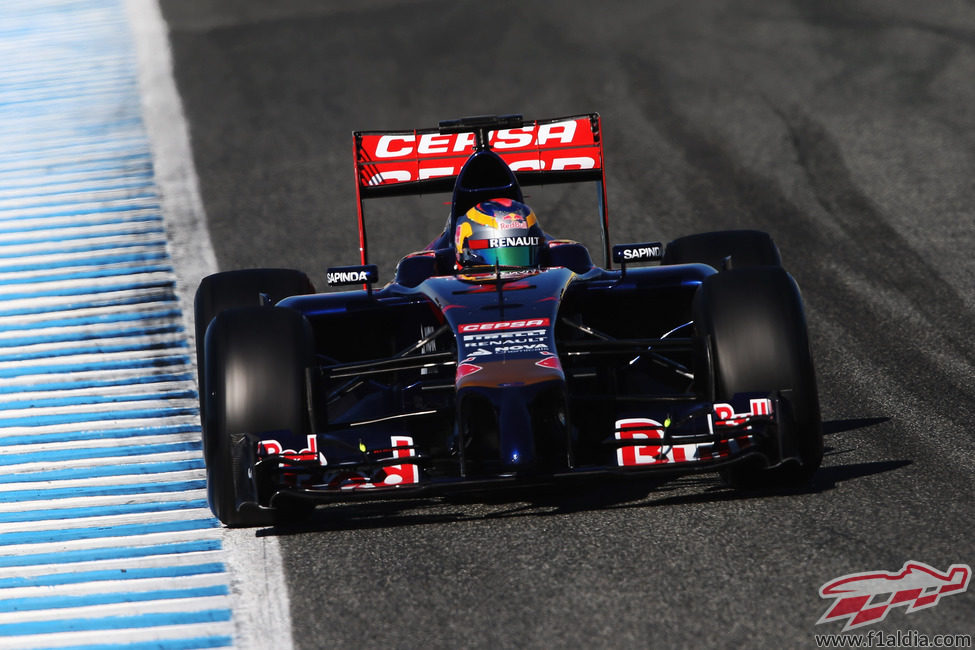 Plano frontal del STR9 de Jean-Eric Vergne