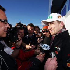 Nico Hülkenberg atiende a los medios en Jerez