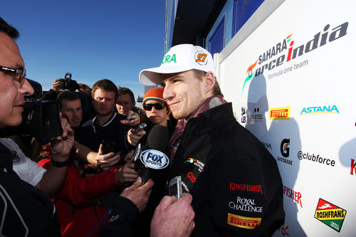 Nico Hülkenberg atiende a los medios en Jerez