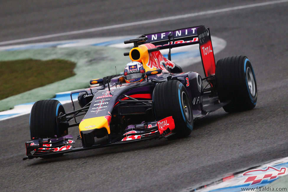 Daniel Ricciardo prueba el compuesto de lluvia extrema