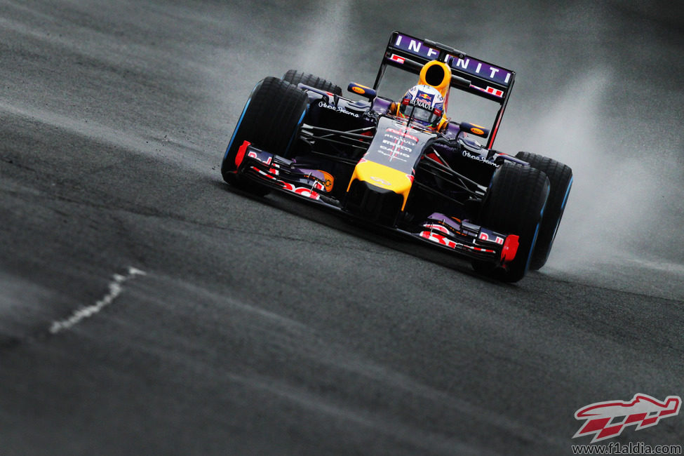 Spray de agua para Daniel Ricciardo