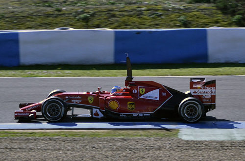 Fernando Alonso rueda en Jerez