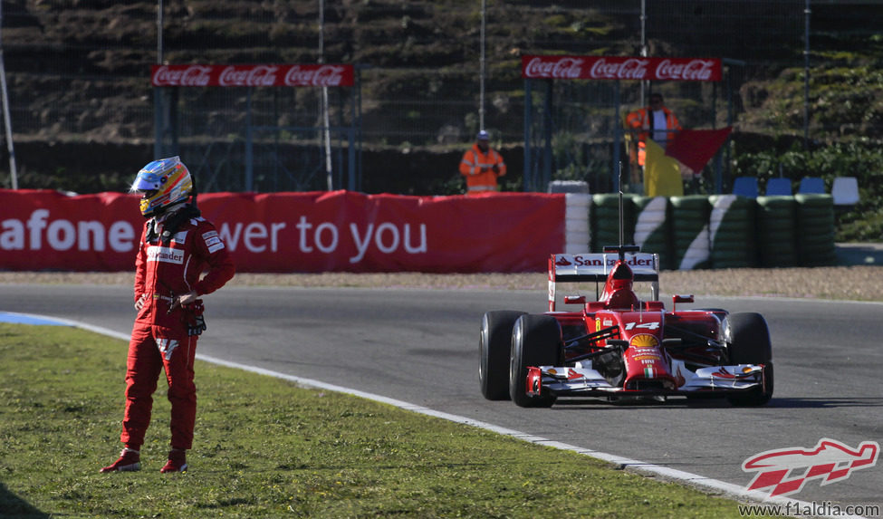 El F14-T deja tirado a Fernando Alonso