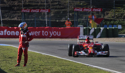 El F14-T deja tirado a Fernando Alonso