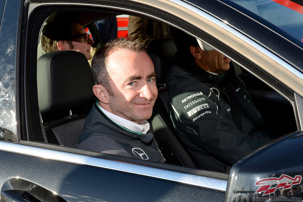 Paddy Lowe sonríe en su llegada a Jerez