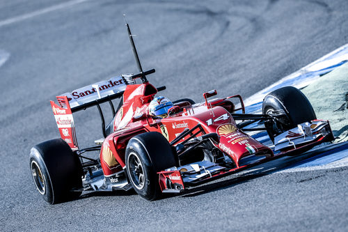 Fernando Alonso rueda en Jerez