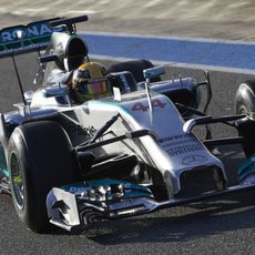 Lewis Hamilton por el pitlane