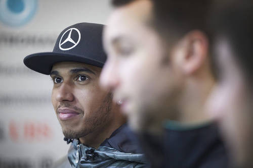 Lewis Hamilton, satisfecho ante la prensa