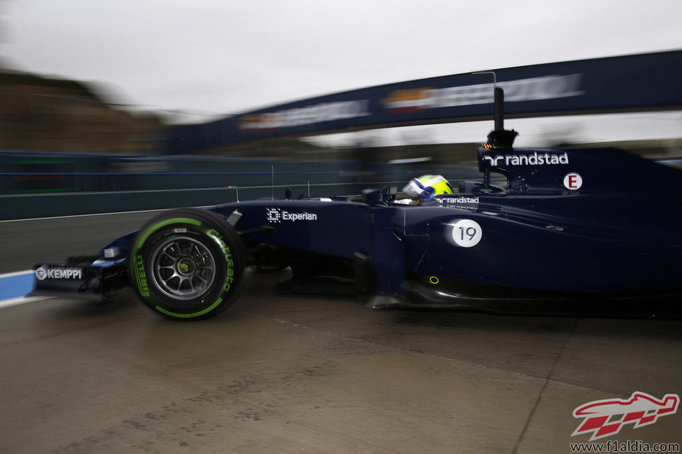 El Williams FW36 rueda en Jerez