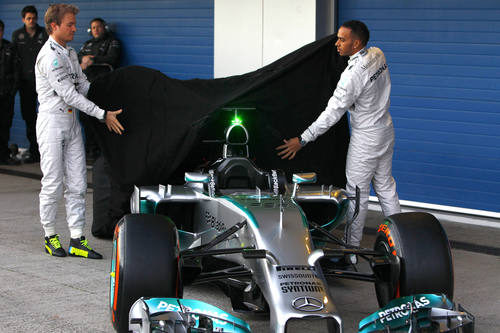 Lewis Hamilton y Nico Rosberg destapan el W05