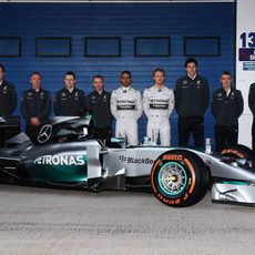 La plana mayor de Mercedes con el W05