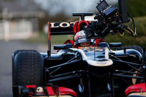 Plano corto con Nicolas Prost vestido de Romain Grosjean