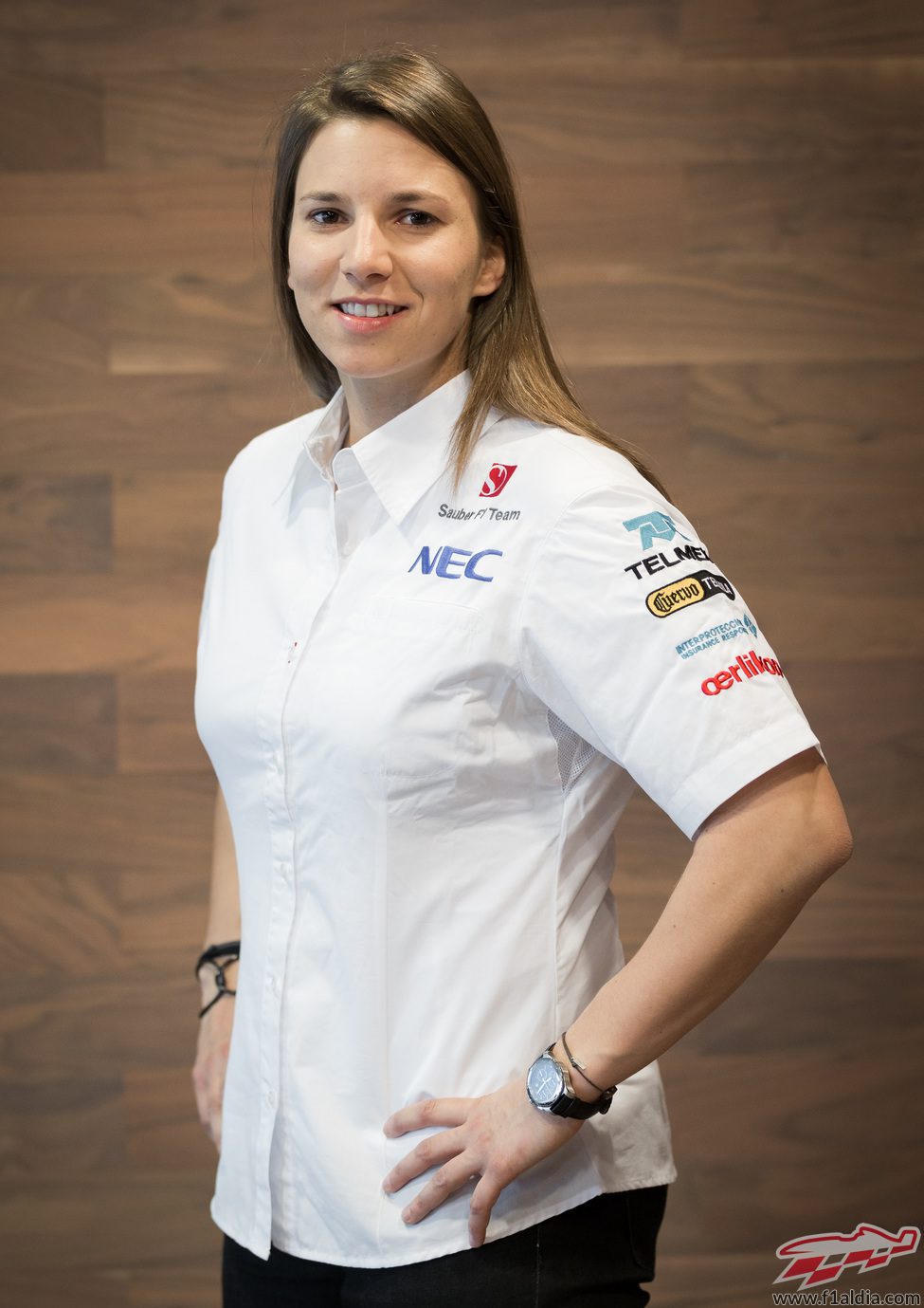 Simona de Silvestro posa con los colores de Sauber