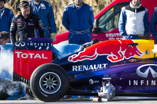 Problemas técnicos para el Red Bull RB10