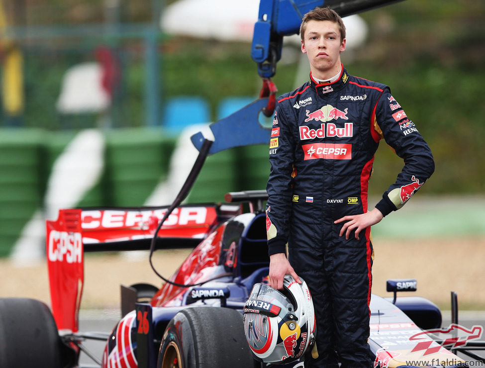 Daniil Kvyat se queda tirado con el STR9