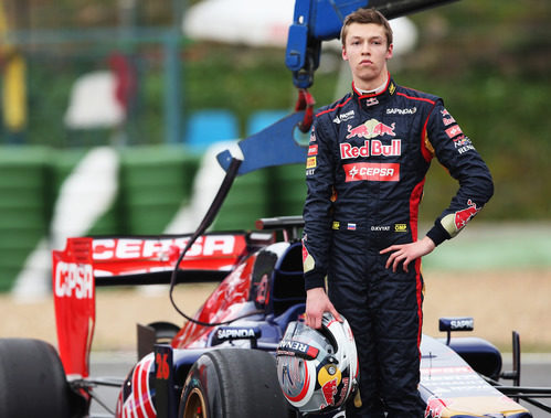 Daniil Kvyat se queda tirado con el STR9