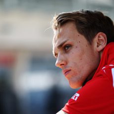 Seriedad en la cara de Max Chilton