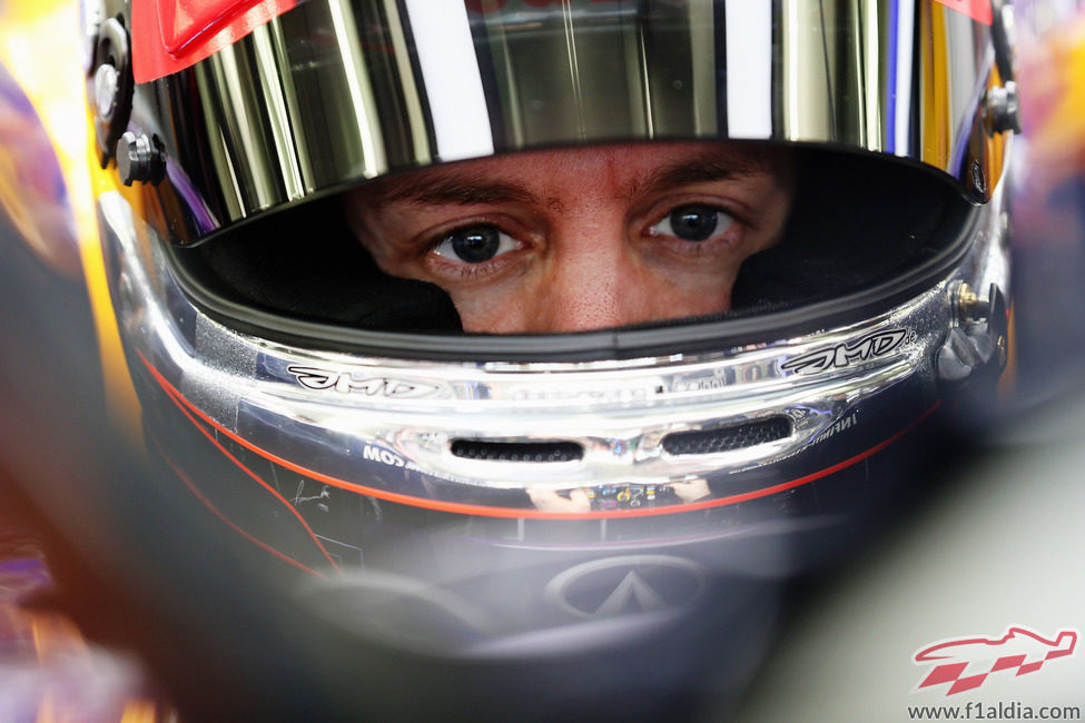 Sebastian Vettel, en su cockpit