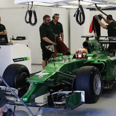 Todo listo en el box de Caterham