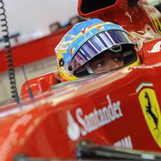 Fernando Alonso rueda en Sakhir