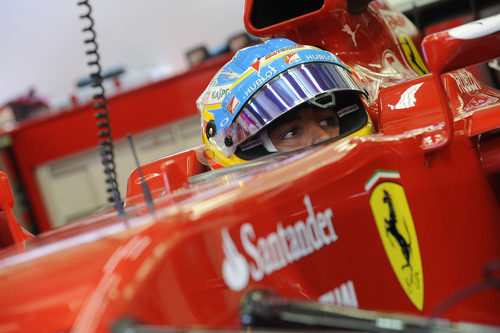 Fernando Alonso rueda en Sakhir