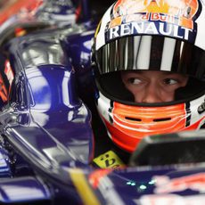 Mirada de Daniil Kvyat antes de salir