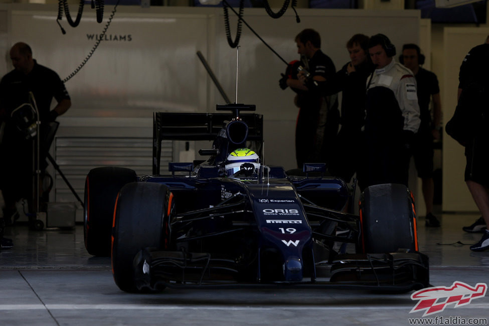 Felipe Massa abandona el box de Williams