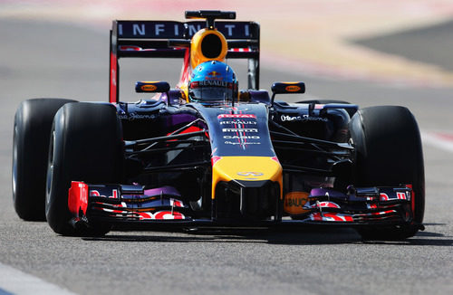 Sebastian Vettel a bordo del Red Bull RB10 en Baréin