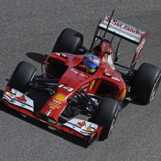 El F14-T avanza en manos de Fernando Alonso
