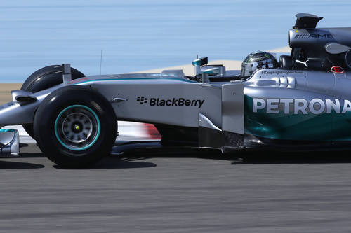 Nico Rosberg se estrena en Baréin con el W5