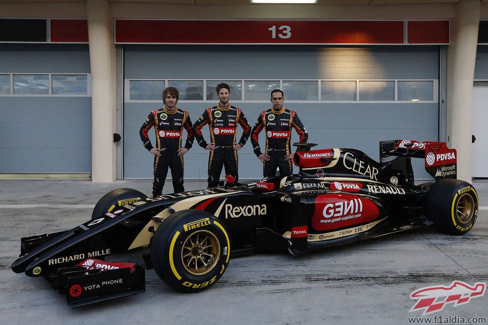 Pic, Grosjean y Maldonado posan junto al E22