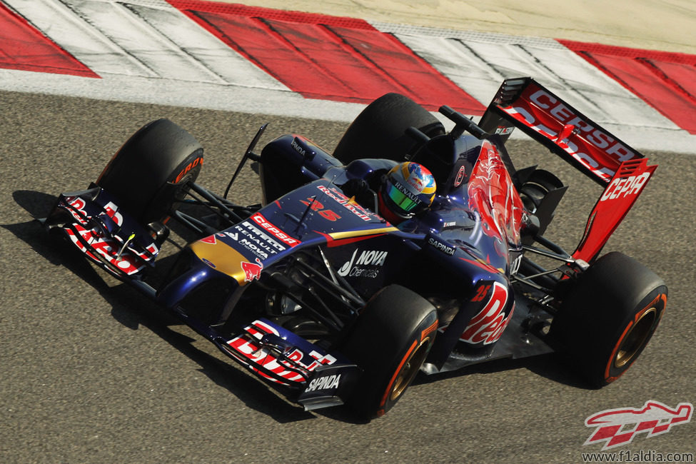 Jean-Eric Vergne estuvo muy activo en Sakhir