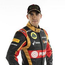 Pastor Maldonado posa como piloto de Lotus