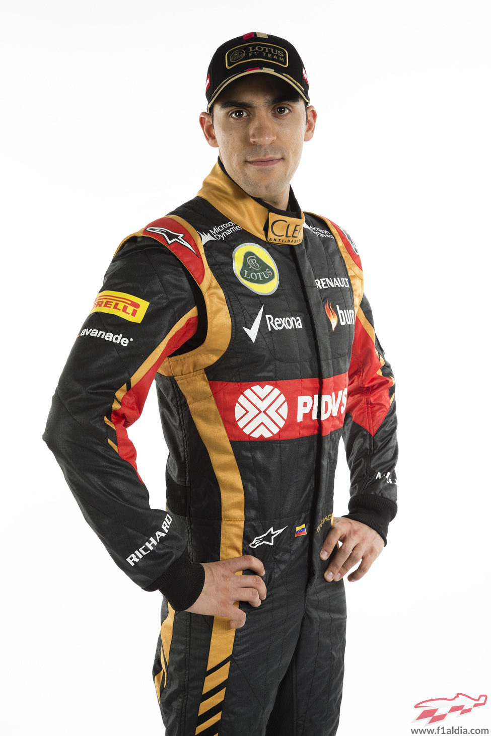 Pastor Maldonado posa como piloto de Lotus
