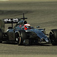 Kevin Magnussen avanza con el MP4-29