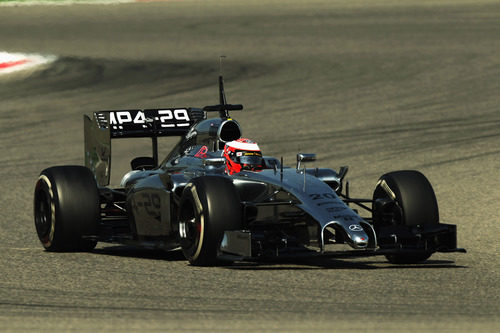 Kevin Magnussen avanza con el MP4-29