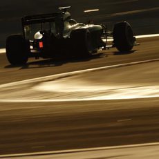 Luces y sombras para Caterham en Baréin