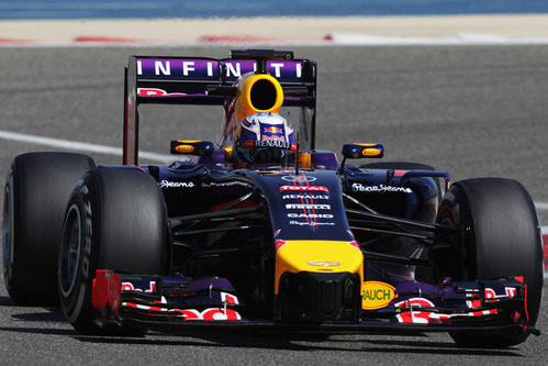 Daniel Ricciardo debuta con el RB10 en la pista de Sakhir