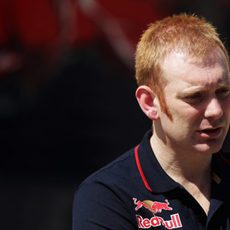 Phil Charles, jefe de ingenieros de Toro Rosso, durante la tercera jornada de test en Baréin