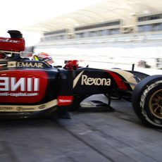 Pastor Maldonado se estrena con Lotus en Baréin