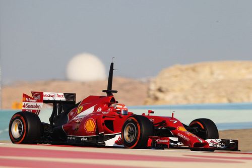 Kimi Räikkönen prueba los neumáticos superblandos en su Ferrari