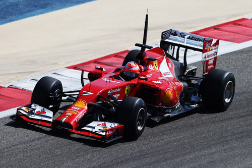 Kimi Räikkönen consigue completar 57 vueltas al trazado del Circuito de Baréin
